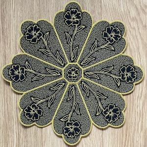 ITH Table Centre / Placemat digital embroidery design. Made entirely in the 5x7 inch hoop. Multiple hoopings required. Instant download