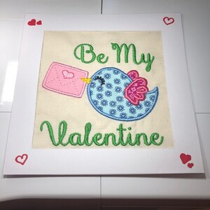 Pájaro de San Valentín con amor carta máquina bordado, diseño aplique para 4x4 aro. Este es un archivo digital solamente y no un elemento terminado.