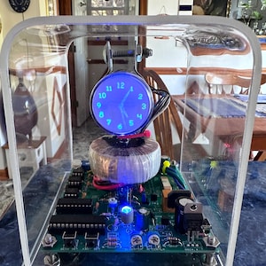 World&#39;s smallest Oscilloscope Clock Scope clock cathode ray tube, with GPS driven time set.