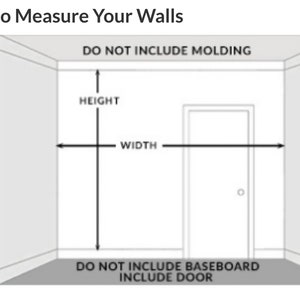 Pode incluir: Diagrama que mostra como medir uma parede para papel de parede ou tinta. O diagrama mostra uma parede com uma porta. As instru&ccedil;&otilde;es dizem para medir a altura e a largura da parede, mas para n&atilde;o incluir a moldura ou o rodap&eacute;. As instru&ccedil;&otilde;es tamb&eacute;m dizem para incluir a porta na medi&ccedil;&atilde;o.
