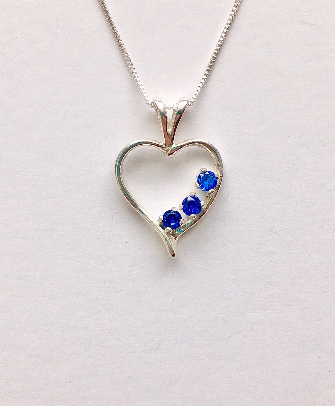 Collier Vintage Pendentif Cœur Avec Saphir Imitation - Couleur Or - Bijou Fantaisie Rétro
