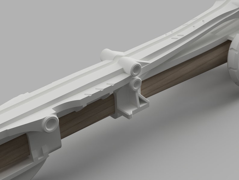 Puede incluir: Un eje trasero de autom&oacute;vil de metal blanco con un eje de transmisi&oacute;n de madera. El eje est&aacute; dise&ntilde;ado con un sistema de suspensi&oacute;n multibrazo.