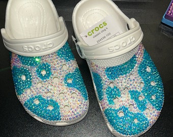 Crocs personalizados con brillos para niños