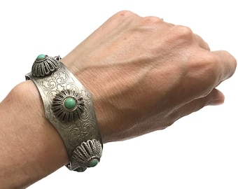 Vintage 1970s Navajo Natural Turquoise Hallmarked Sterling Silver