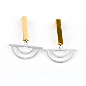 Boucles d'oreilles géométriques Art déco or et argent Clous pendants mode des années 20 Bijoux inspirés des années 1920 Bijou rétro minimaliste élégant pour mariage image 2