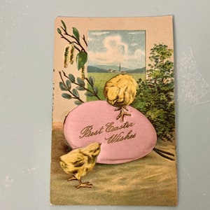 Cartolina d'epoca con i migliori auguri di Pasqua, galline e pulcini con uovo di Pasqua imbottito in raso 3D