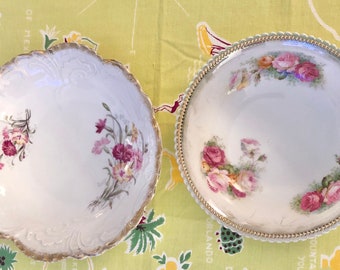 Vintage Schüsseln mit Rosendekor 2 Shabby Chic Schüsseln mit Rosen und Goldrand am gewellten Rand
