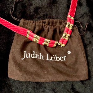 Judith Leiber Couture ormskinnsbälte: Rött & guld med påse