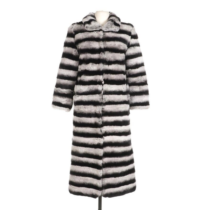Cappotto Donna In Pelliccia Di Coniglio Rex: Modello Righe Spesse, Lunghezza Al Ginocchio, Taglie Fino A 6XL