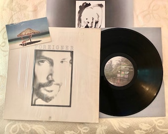 Vinilo LP vintage de Cat Stevens Foreigner con postal y cartón con letras envuelto en plástico, pero álbum de discos abierto de 1973