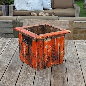 Rustikaler Holzkiste Pflanzgefäß in Orange für Gartendekor im Freien oder Veranda oder Terrasse, handgefertigt in Mexiko, 11,75 "Durchmesser, 6 Pfund