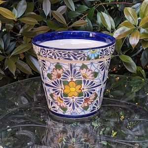 Maceta Marisela / Maceta redonda de cerámica de 26 cm. Cerámica mexicana hecha a mano para decoración de jardín, interior o centro de mesa.