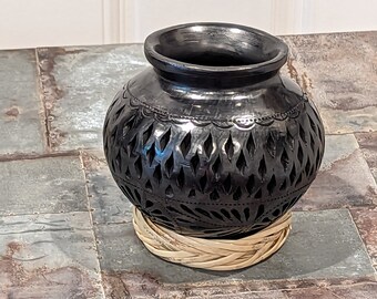 Vaso in argilla nera, centrotavola e decorazione per la casa messicana fatta a mano