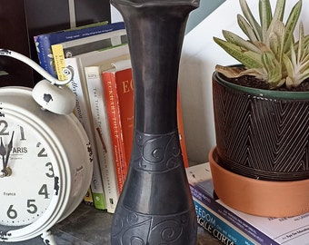 黒い花瓶、手作りのバロ・ネグロのメキシコ陶器、オアハカの民芸品