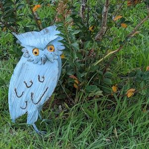 Metal Owl Home Decor for Yard or Garden, Metal Owl Yard Art Figurine Home Decoration in Blue, Off White or Copper