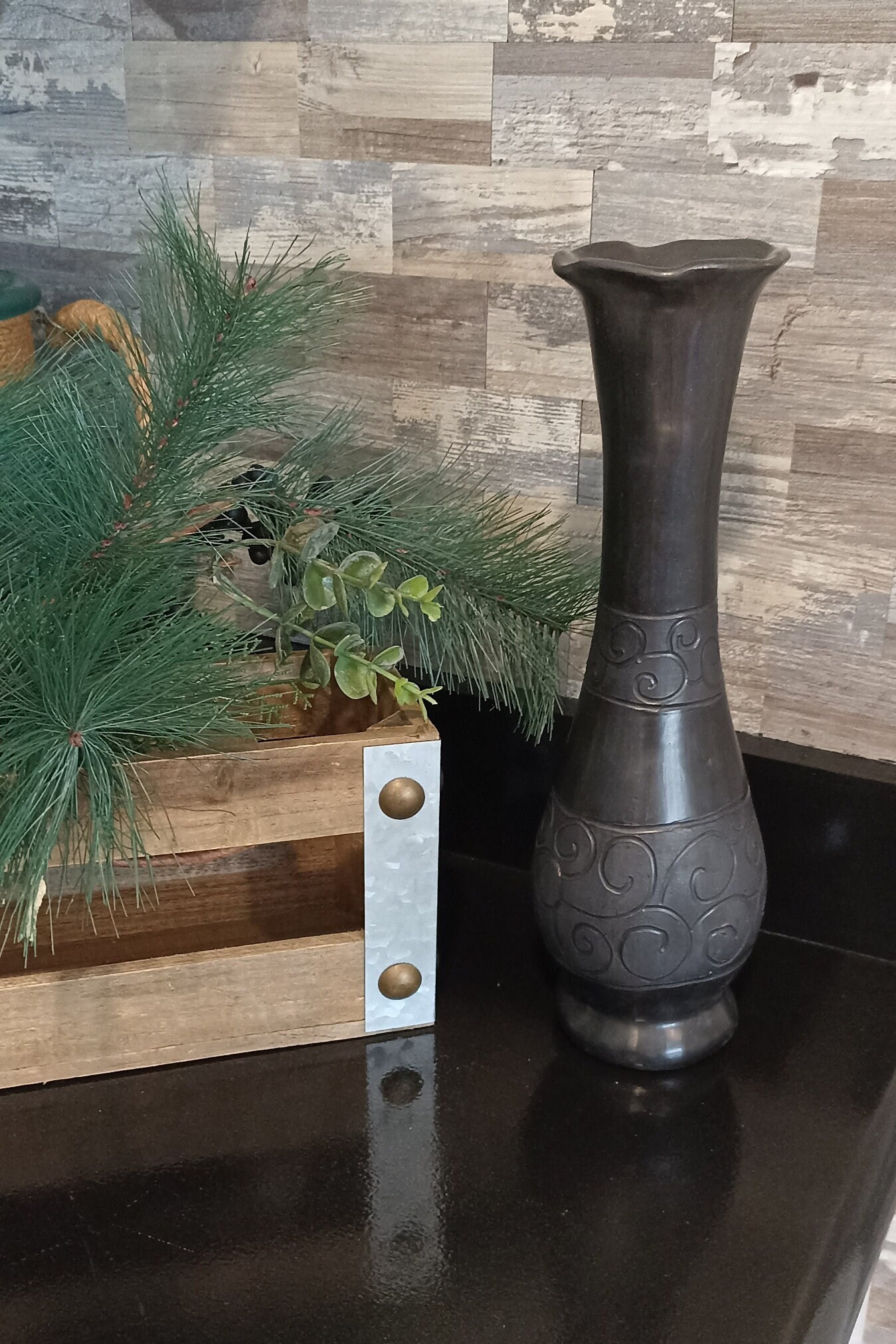 黒い花瓶、手作りのバロ・ネグロのメキシコ陶器、オアハカの民芸品