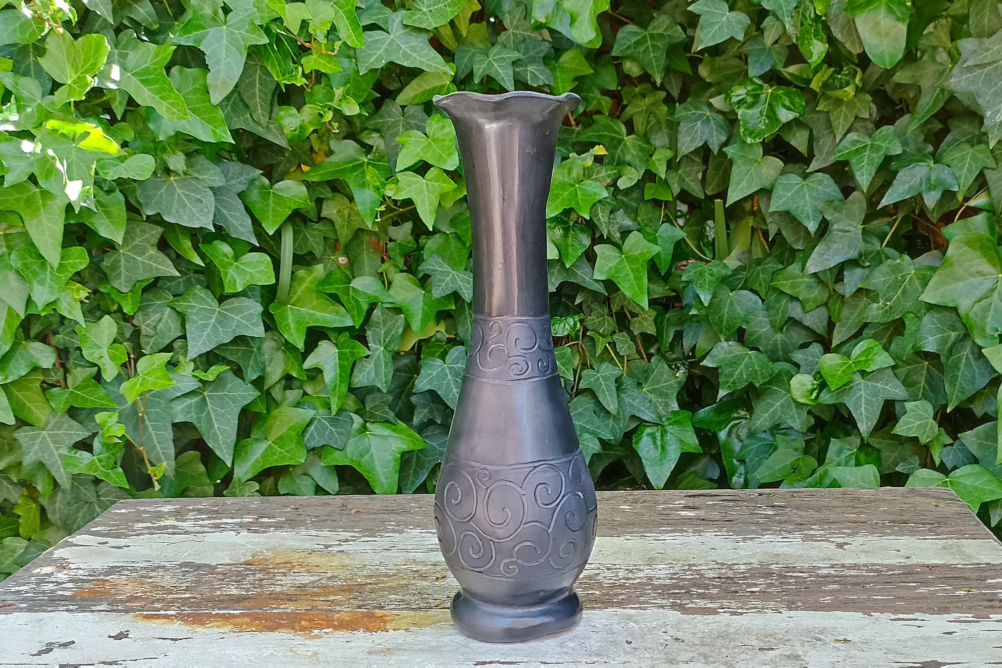 黒い花瓶、手作りのバロ・ネグロのメキシコ陶器、オアハカの民芸品