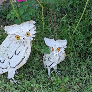 Garden Owl Family, 2 Metal Statues  Owl Decoration & Yard Decor, Metal Owl Sculptures Home Decor, Off White Adult and Baby Owl