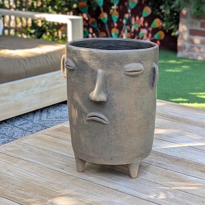 Vaso fatto a mano con faccina triste / Decorazione per la casa e il giardino in ceramica messicana