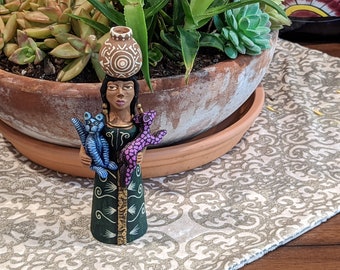 Kvinnofigur, mexikansk folkkonst i lera av Jose Juan Aguilar från Oaxaca