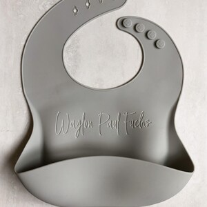 Personalized Gray Baby and Toddler Bib for Baby Led Weaning with Custom Name Laser engraved with Flowers