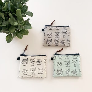 Monedero de tela de algodón con estampado de cara de gato, hecho a mano, para tarjetas, cosméticos, con cremallera. Tamaño: 11,4 x 8,9 cm.