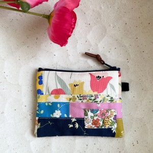 Handmade  Cotton Fabric Patchwork Coin Purse Card Purse Cosmetics Pouch  Zipper Bag Wallet Purse Size: 4.5” X 3.5”