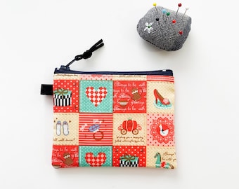 Handmade  Retro Style Patchwork Printed  Fabric Purse Coin Purse Card Purse Cosmetics Pouch  Zipper Bag Wallet   Size: 4.5” X 3.5”