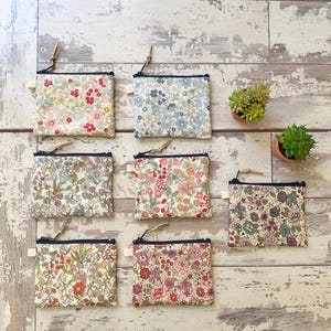 Monedero floral hecho a mano, pequeño monedero con cremallera, cartera de tela inspirada en la libertad, mini neceser, regalo para ella