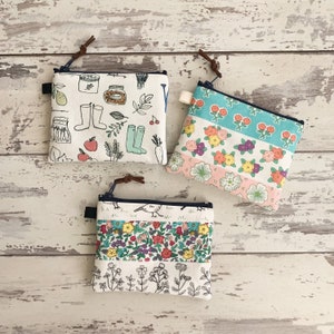 Handmade  Spring Garden Printed Cotton Fabric Purse  Coin Purse Card Purse Cosmetics Pouch  Zipper Bag Wallet Size: 4.5” X 3.5”