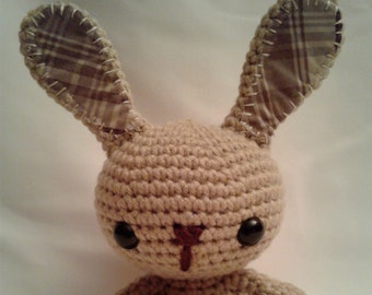 CACAHUETE = Conejo de Pascua - Amigurumi de ganchillo hecho a mano