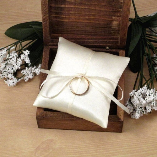 Petit coussin pour bagues, coussin pour bagues de fiançailles en satin ivoire, mini coussin pour bagues, coussin crème pour bijoux, petit coussin pour alliances en satin