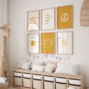 Six Retro Sunshine Nursery Gallery Wall Art, Impression en damier, Happy Little Thang, Signe de paix, Shine Bright, Décor de salle de jeux Boho neutre