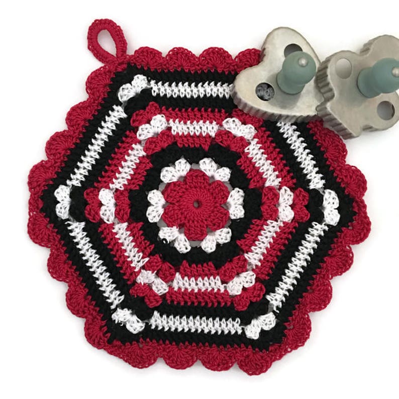 Red Christmas Potholders Sweden Vintage Embroidered Pair of potholders Heart Flowers