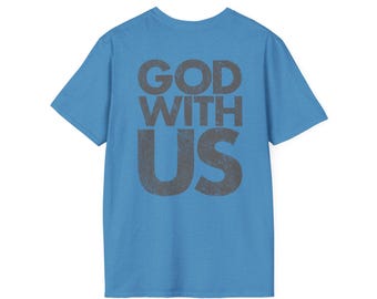 Camiseta Gildan Softstyle con estampado grande "Dios con nosotros"