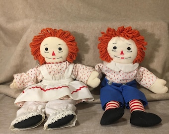 Conjunto - Muñecas de trapo Raggedy Anne y Andy/bordado casero - década de 1970