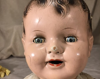 ¡Pobre bebé! Muñeca Compo de 68 cm sin marcar. ¡Muchos problemas estéticos!