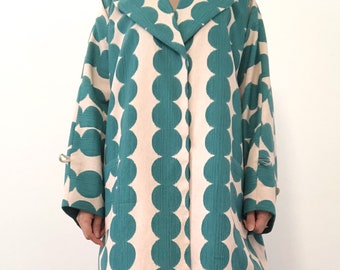 Handgemaakte oversized katoenen katoenen stof: groenblauw en ecru grote stippen