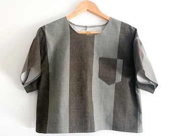 Crop top met jumbostrepen: grijs katoenen T-shirt met brede strepen