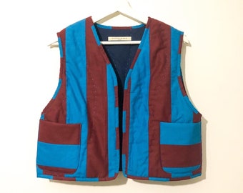 Handgemaakt gestreept katoenen gewatteerd hemd: bordeauxrood/blauw patchworkgilet