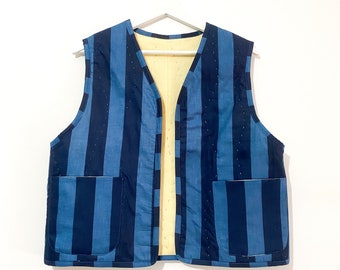 Handgemaakt gestreept katoenen gewatteerd hemd: marineblauwe bodywarmer