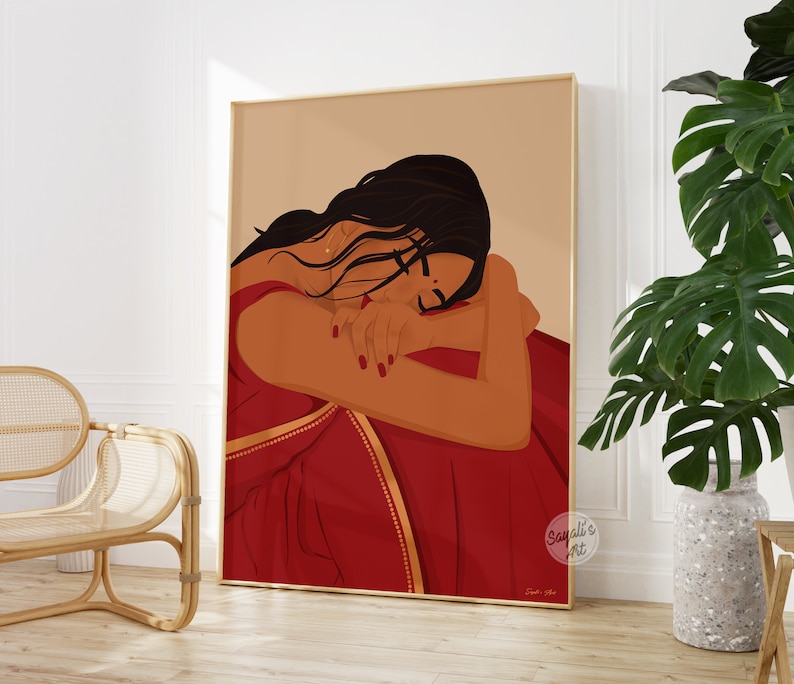 Puede incluir: Ilustraci&oacute;n digital de una mujer con cabello largo y oscuro que lleva un sari rojo con detalles dorados. Est&aacute; sentada con la cabeza apoyada en el brazo, mirando hacia abajo. El fondo es de color marr&oacute;n claro.