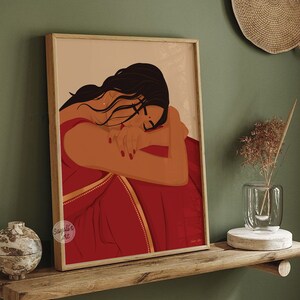 Puede incluir: Una ilustraci&oacute;n digital de una mujer con el pelo largo y oscuro que lleva un sari rojo con ribetes dorados. Est&aacute; sentada con la cabeza apoyada en el brazo, mirando hacia abajo. El fondo es de color melocot&oacute;n claro.