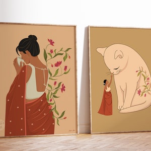 Pode incluir: Duas ilustra&ccedil;&otilde;es emolduradas. A primeira apresenta uma mulher com um sari vermelho e branco bebendo de uma x&iacute;cara, com videiras florais atr&aacute;s dela. A segunda apresenta um gato branco grande com uma mulher com um sari vermelho que alcan&ccedil;a para tocar seu nariz. Ambas as ilustra&ccedil;&otilde;es t&ecirc;m um fundo marrom claro.