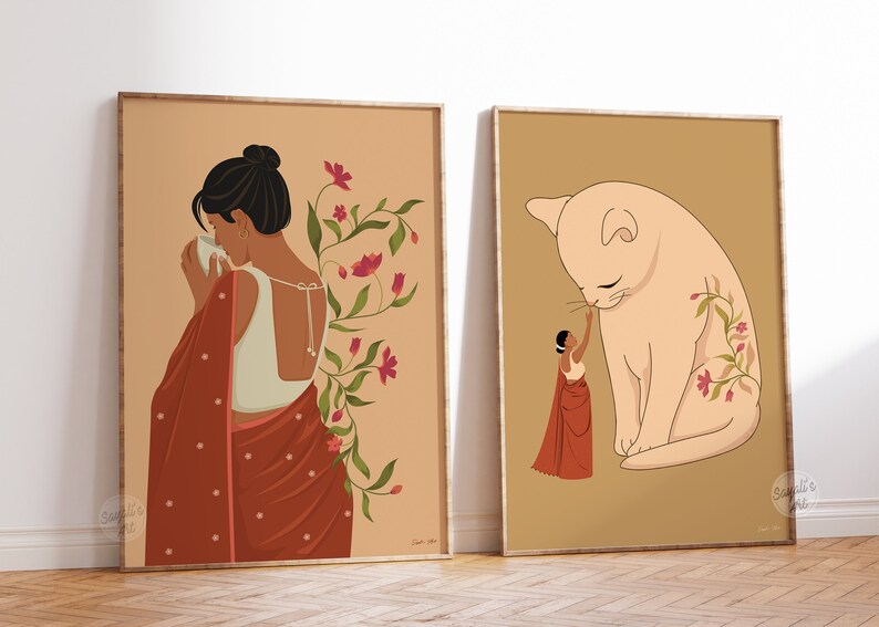 Pode incluir: Duas ilustra&ccedil;&otilde;es emolduradas. A primeira apresenta uma mulher com um sari vermelho e branco bebendo de uma x&iacute;cara, com videiras florais atr&aacute;s dela. A segunda apresenta um gato branco grande com uma mulher com um sari vermelho que alcan&ccedil;a para tocar seu nariz. Ambas as ilustra&ccedil;&otilde;es t&ecirc;m um fundo marrom claro.