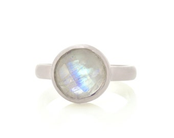 Circular 925 Sterling Silver Ring · Rainbow Moonstone Bezel Ring · Handmade June Birthstone Ring · Engagement or Everyday Ring · Gift Ring