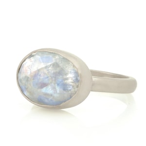 18k Gold Rainbow Moonstone Ring · Bezel Setting Oval Gold Moonstone Ring  · Semiprecious Gemstone Ring · 14k Solid Gold June Birthstone Ring