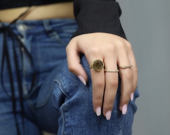 Anillo con bisel de cuarzo ahumado marrón · Anillo de oro amarillo macizo · Anillo de cuarzo marrón · Anillo apilable de cuarzo ahumado talla rosa · Anillo llamativo