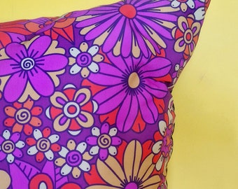 FUNDAS SOLAMENTE cojín ilustrado con flores retro y hecho a mano