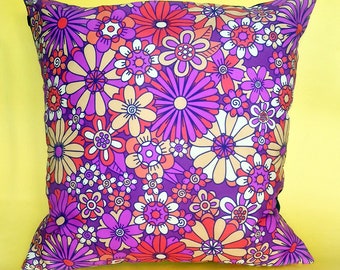 Cojín grande vintage retro de los años 70 con ilustración floral, hecho a mano.